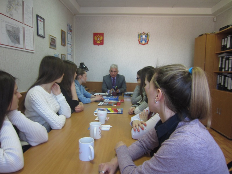 встреча председателя ТИК М.Ф.Сергеева с будущими избирателями